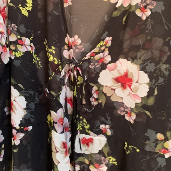 BEME BLACK FLORAL TIE 3/4 SLEEVE FLARE CUFF TIE COVER UP SHIRT SIZE 20 - Picture 4 of 9